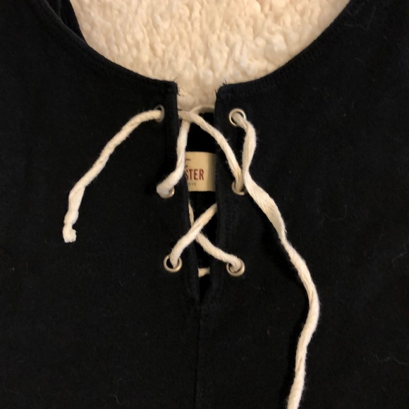 Tight fit lace up tank top - Picture 3 of 3